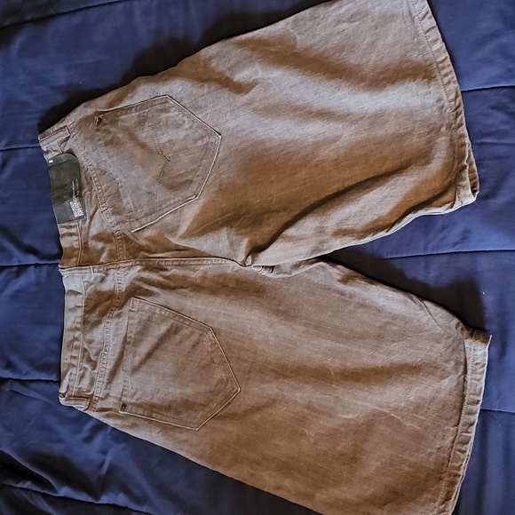 Shorts - Picture 4 of 4